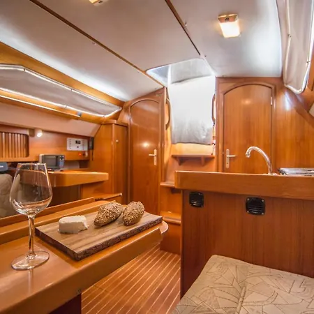 Sailboat Lovely Experience 船屋 Lisboa