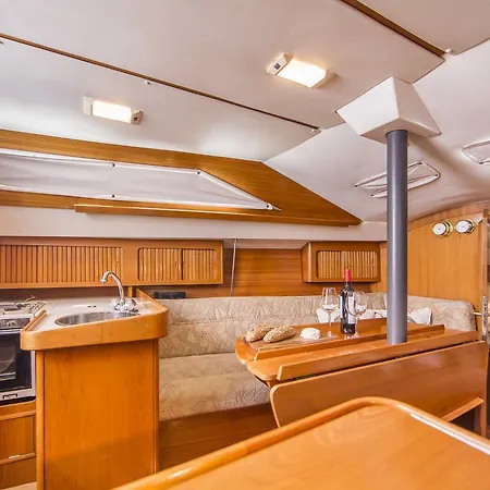 Sailboat Lovely Experience 船屋