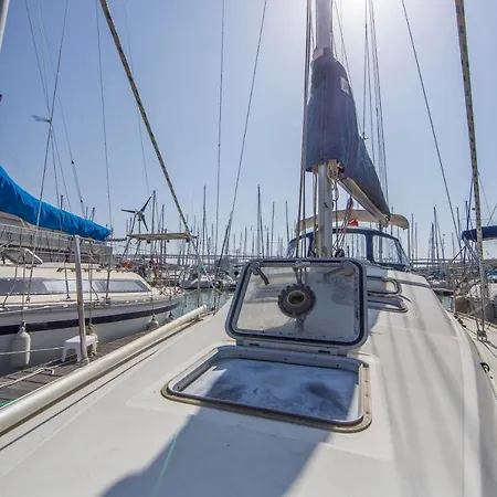 Sailboat Lovely Experience Botel *