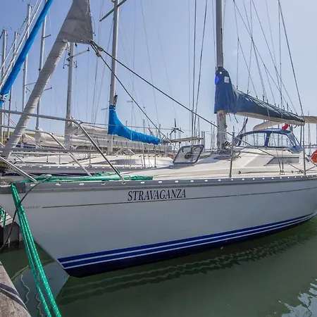 Sailboat Lovely Experience 船屋